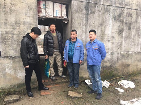 瑞聯(lián)建材黨支部慰問困難群眾