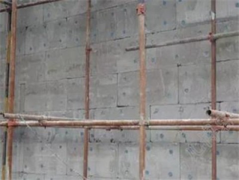 外墻保溫有裂縫滲水怎么辦？？