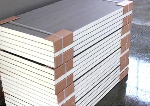包裝好等待發(fā)貨的聚氨酯復合板