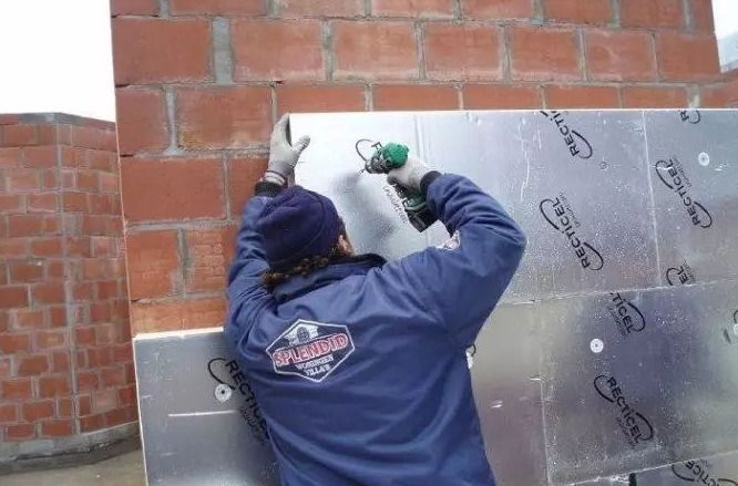 外墻聚氨酯保溫板粘貼